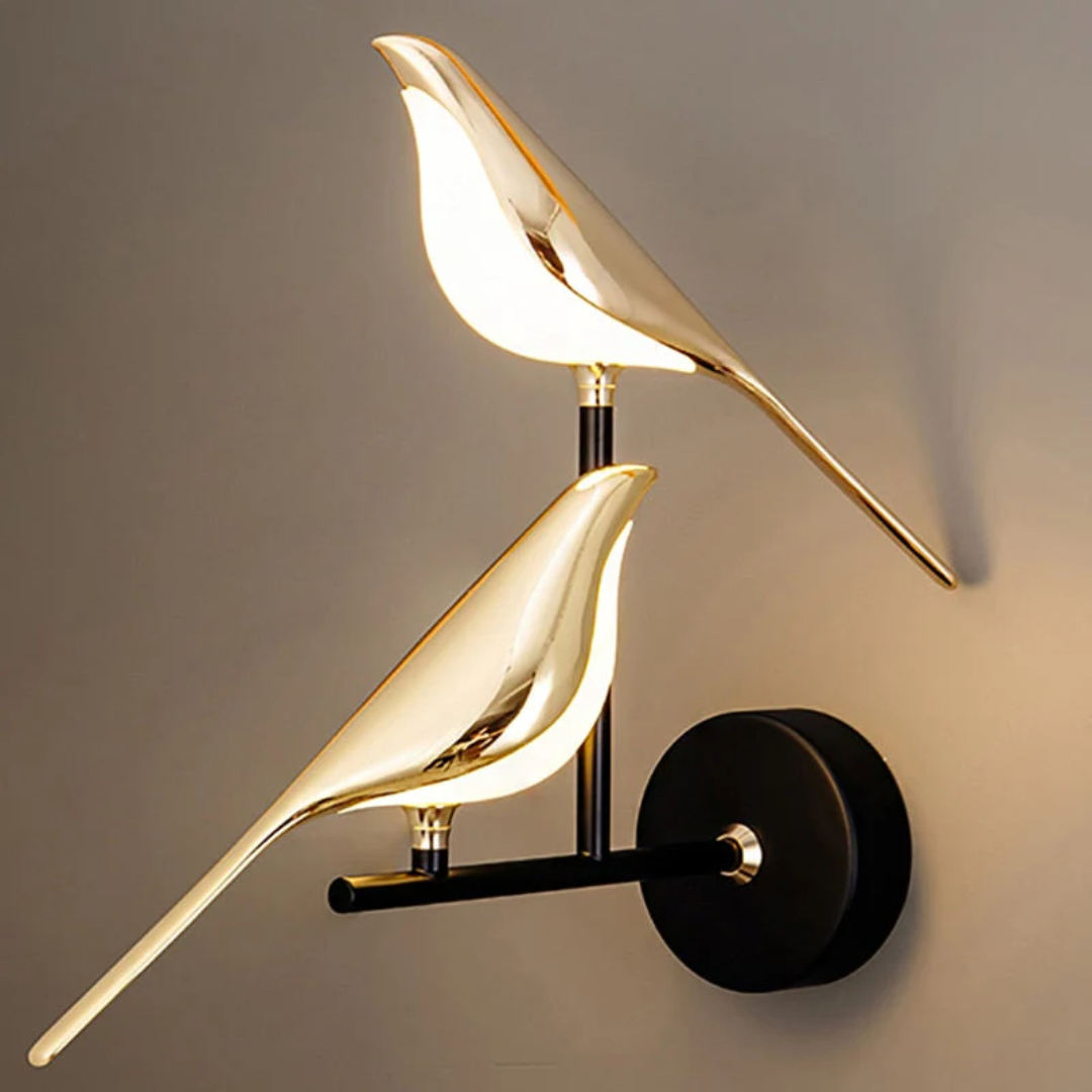 Energiezuinige roterende LED wandlamp met strak modern design, ideaal als sfeerverlichting in slaapkamers.