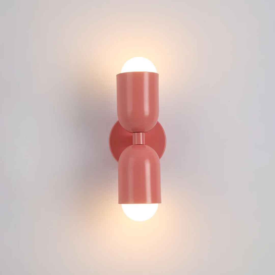 Minimalistische Colorwave design LED wandlamp, modern en functioneel. Geschikt als sfeerlicht in slaapkamer.