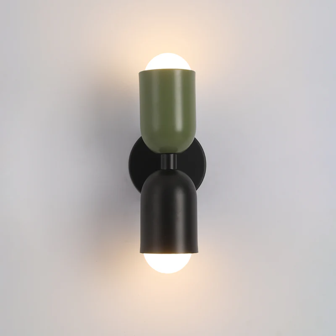 Elegante Colorwave design LED wandlamp. Biedt dubbelzijdige, sfeervolle verlichting in elke ruimte.