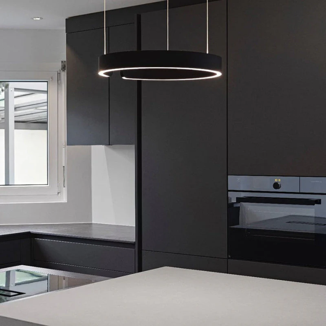 Cirkelvormige LED hanglamp, modern design. Dimbaar, perfect voor woonkamer of eetkamer interieur.