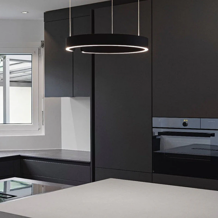 Cirkelvormige LED hanglamp, modern design. Dimbaar, perfect voor woonkamer of eetkamer interieur.