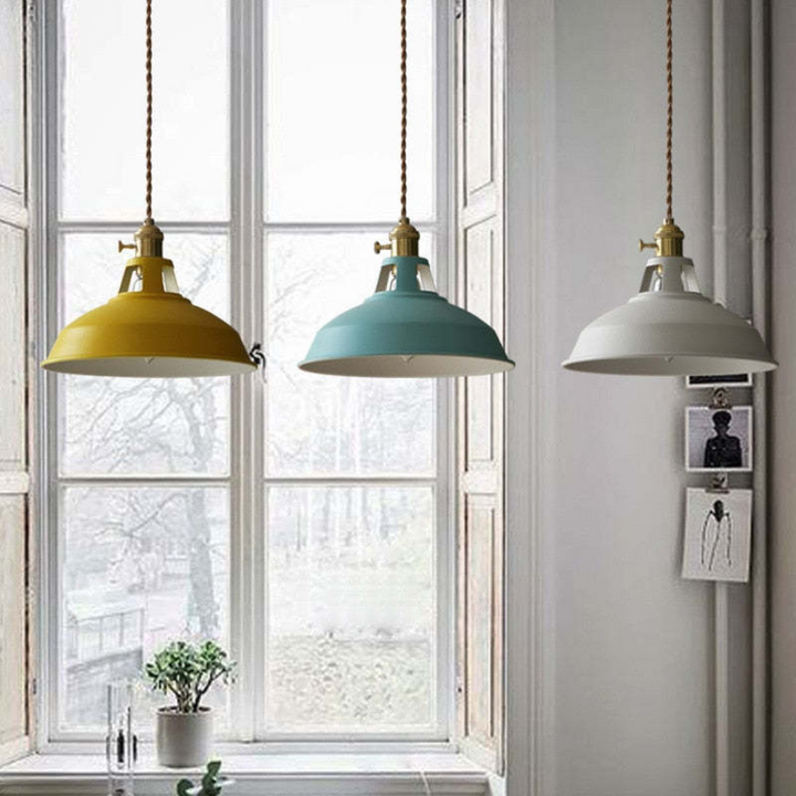 Prachtige ChromaLuxe hanglamp; dynamische LED kleuren als middelpunt van uw interieur design.