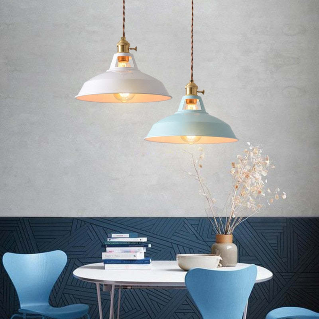 Kleurrijke ChromaLuxe LED hanglamp; creëert een perfecte sfeer in elke moderne ruimte.