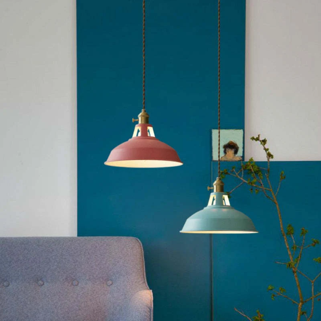 Moderne ChromaLuxe hanglamp met levendige LED kleuren; uniek design voor elk interieur.