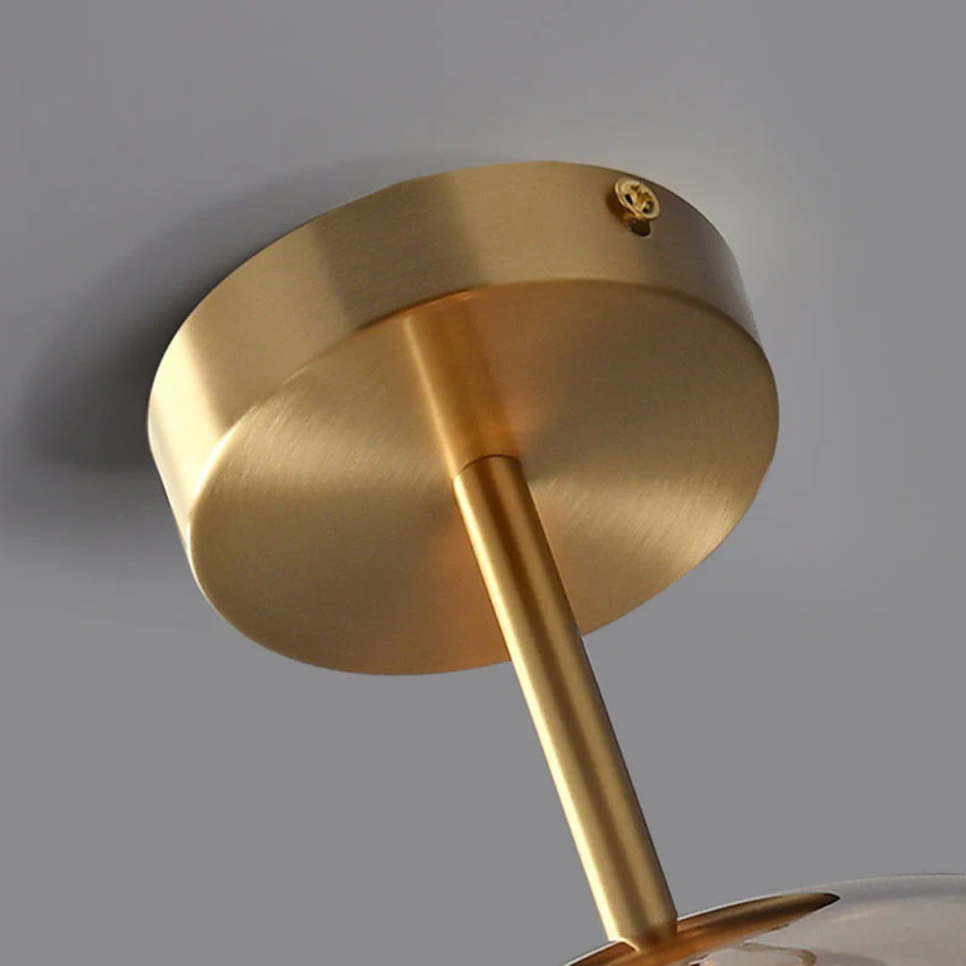 Gouden ronde LED plafondlamp Aurelia, ideaal voor een moderne woonkamer of eetkamer.