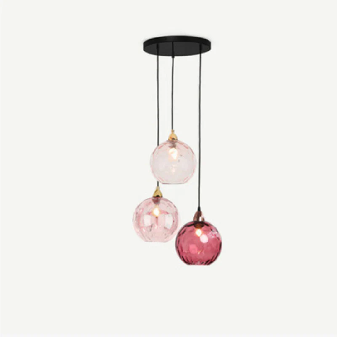 Moderne design hanglamp met 3 lichtbronnen, perfect voor sfeervolle eetkamer verlichting.