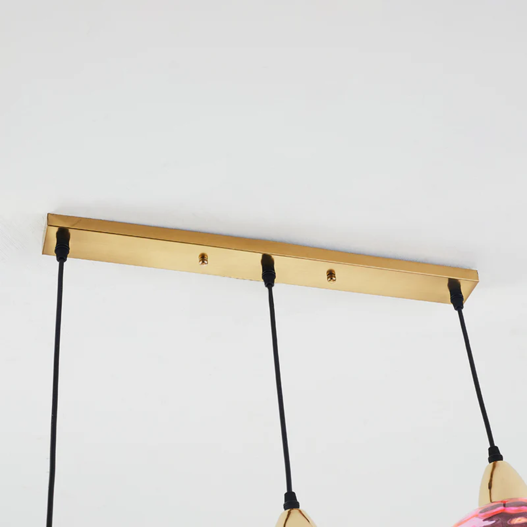 Organische hanglamp met cascade effect, 3 lichtpunten, perfect voor modern interieur.