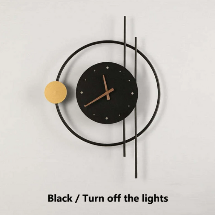 Zwarte Chronos LED wandkloklamp, strak design. Functionele klok en moderne wandlamp voor elk interieur.