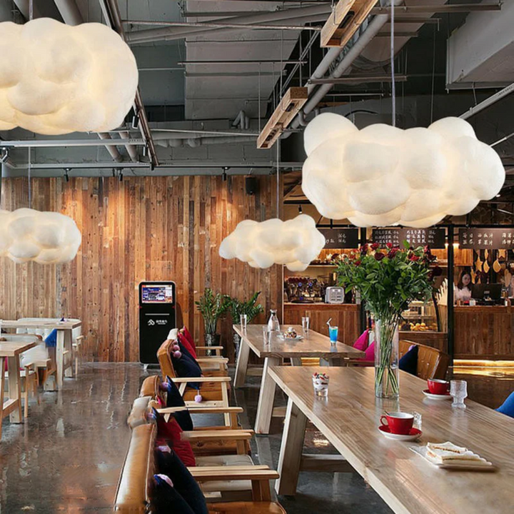 Luxe witte wolk LED hanglamp, PVC/katoen materiaal, ideaal voor een rustgevende slaapkamer.