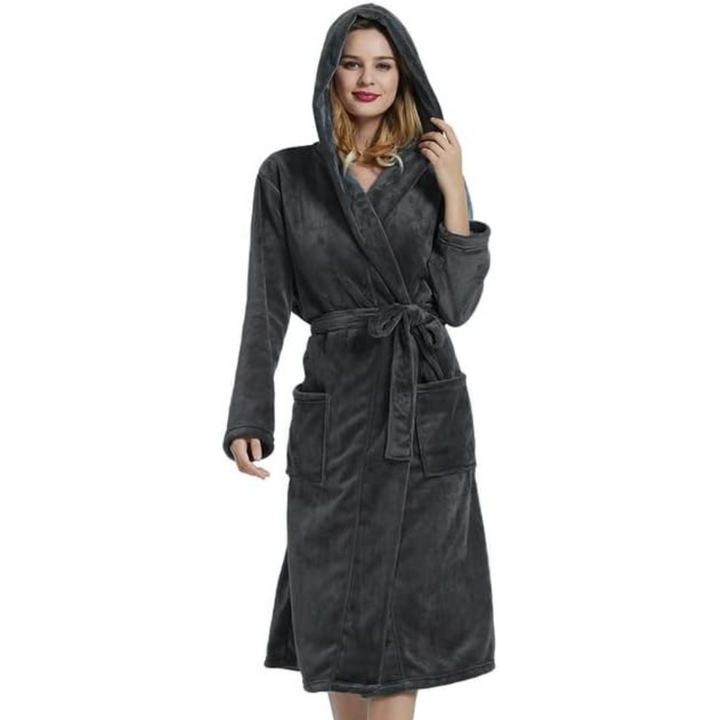 Hoogwaardige fleece dames badjas Vivianne met capuchon; garandeert warmte en zachtheid.