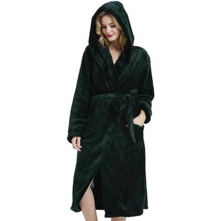 Luxe dames loungewear: Fleece badjas Vivianne met capuchon, zacht en comfortabel.
