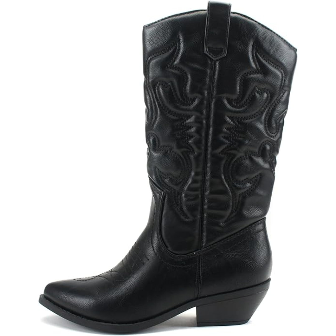 Gedetailleerde weergave van de puntige neus van trendy dames western cowboylaarzen.