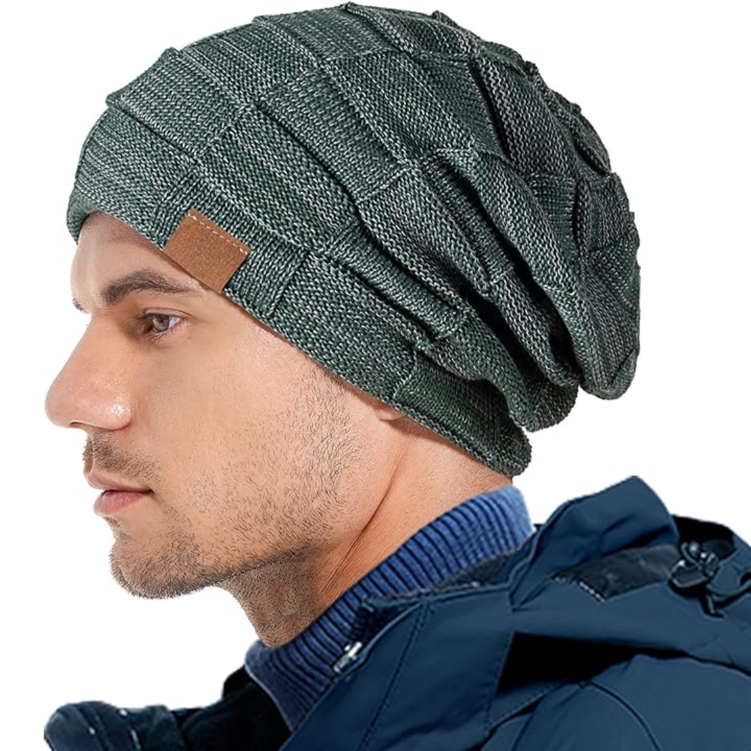 Zachte, warme gebreide wintermuts. Essentieel hoofddeksel voor heren en dames tijdens koude dagen.