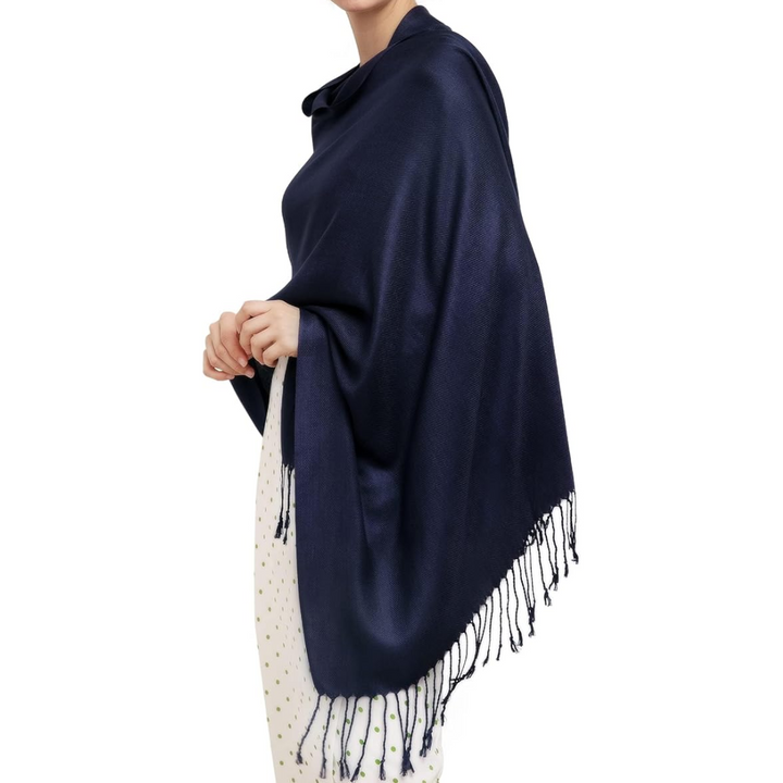 Luxe pashmina sjaal Eleanor voor dames, een warme en stijlvolle omslagdoek. Trendy mode accessoire.