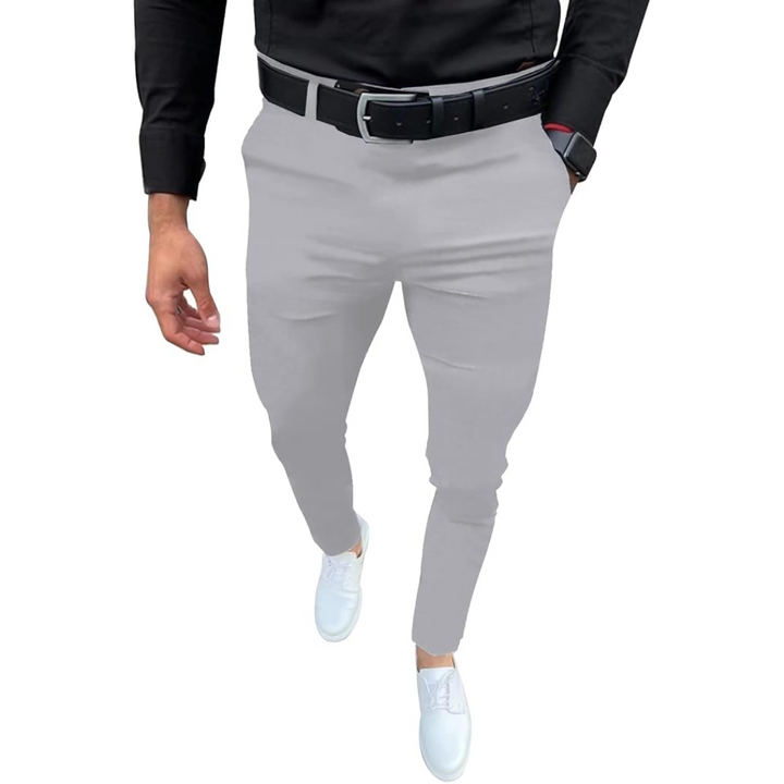 Vooraanzicht van de heren Evert slim fit pantalon, strakke look voor een moderne man.