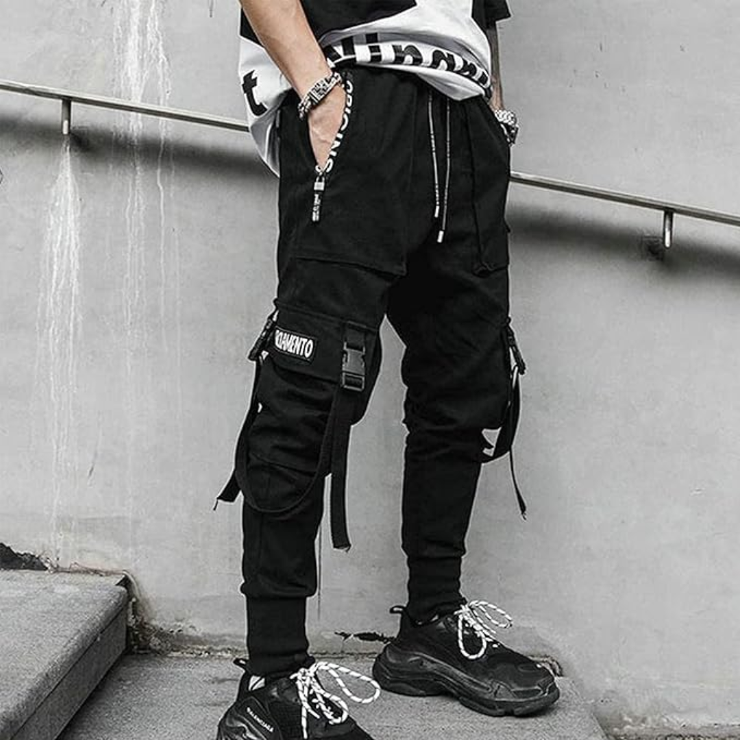 Stijlvolle zwarte heren techwear joggingbroek Robert, perfect voor urban en tactische mode.