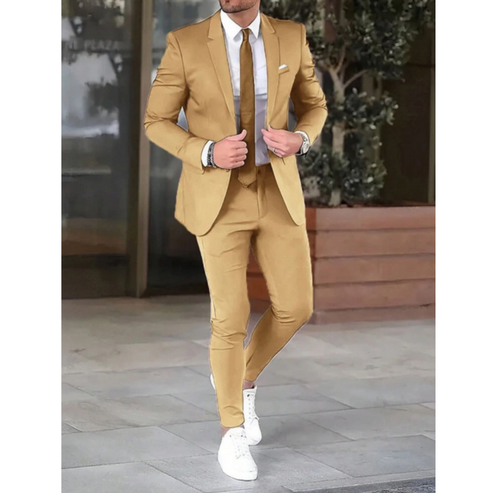 Modern heren slim fit maatpak in donkerblauw, ideaal voor zakelijke bijeenkomsten of bruiloften.