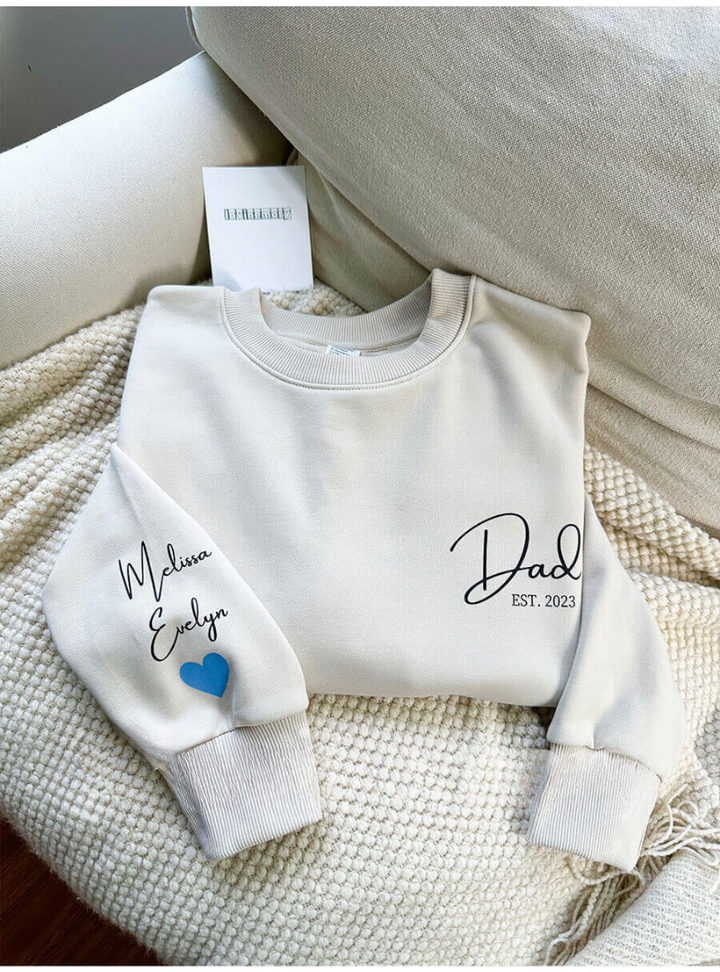 Unisex gepersonaliseerd T-shirt of sweatshirt als familie cadeau; draagbare liefde met uniek ontwerp voor vaderdag.