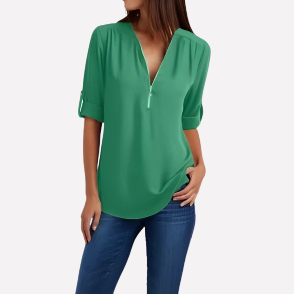 Trendy damesblouse met halve rits, creëert een stijlvolle en professionele look.