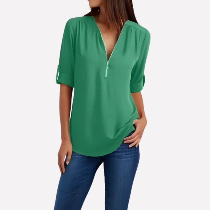 Trendy damesblouse met halve rits, creëert een stijlvolle en professionele look.