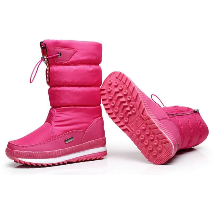 Zijprofiel van stijlvolle dames winterlaarzen, waterdicht en warm. Perfect voor een comfortabele winterse uitstraling.