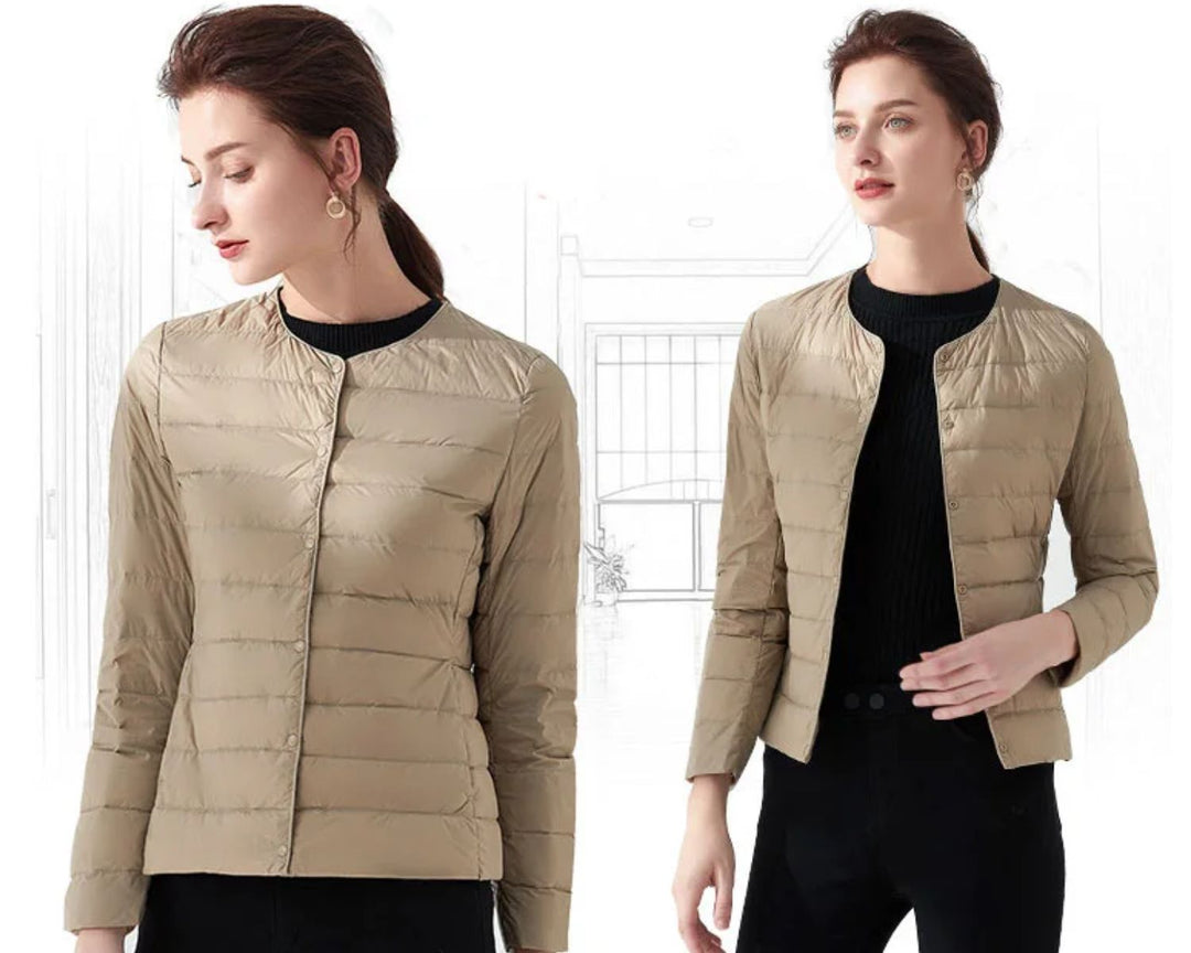 Compact opvouwbaar dames donsjack, licht en warm voor onderweg. Ideale wintermode voor dames.
