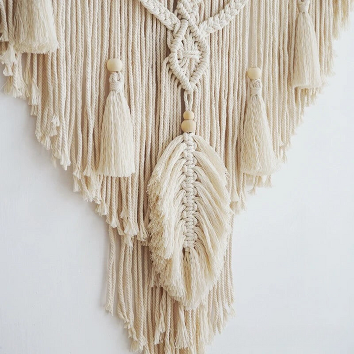 Stijlvolle boho macramé wandhanger, beige-geel (70x95cm), perfecte handgemaakte decoratie voor woonkamer.