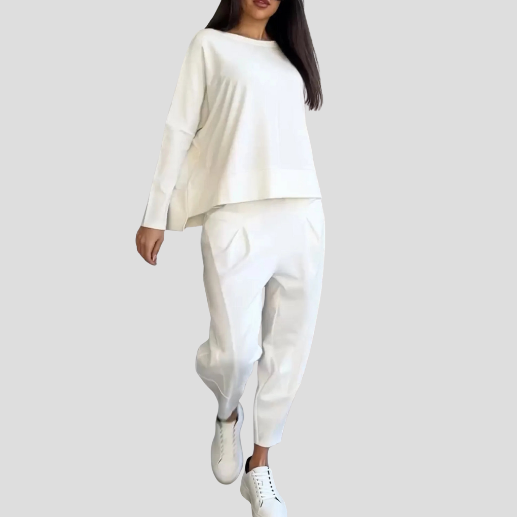 Trendy tweedelige dames kledingset, combineert comfort met stijl voor elke moderne vrouw.