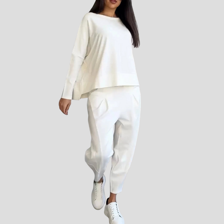 Trendy tweedelige dames kledingset, combineert comfort met stijl voor elke moderne vrouw.
