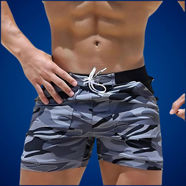 Lichtblauwe heren zwemshort (SIR) van sneldrogend polyester voor zomerse dagen, strand en sportieve activiteiten.