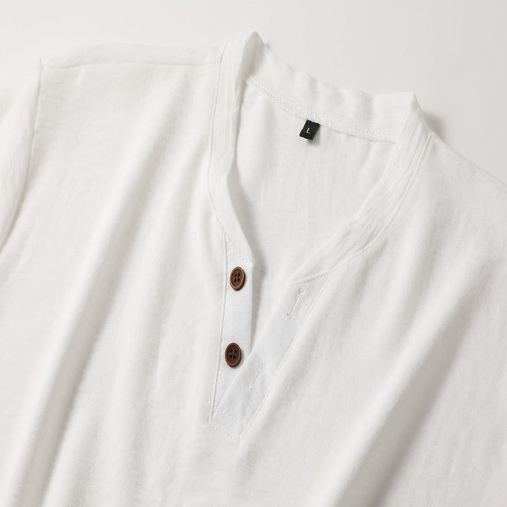 Casual heren v-hals shirt met korte mouwen, slim fit, ideaal voor warme dagen en een moeiteloze stijl.