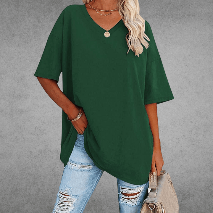 Trendy oversized V-hals dames T-shirt met relaxte pasvorm. Ideaal voor comfortabele casual looks in lente/zomer.
