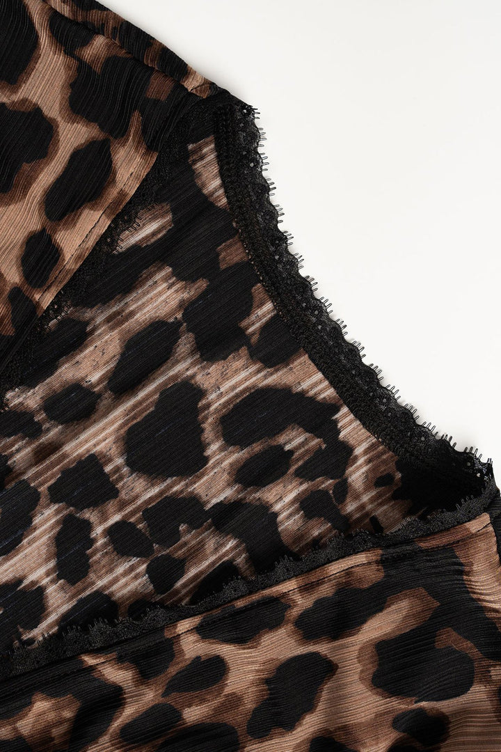 Modieuze vrouwenmode: casual luipaardprint damesblouse met V-hals en lange mouwen, voor elke outfit.