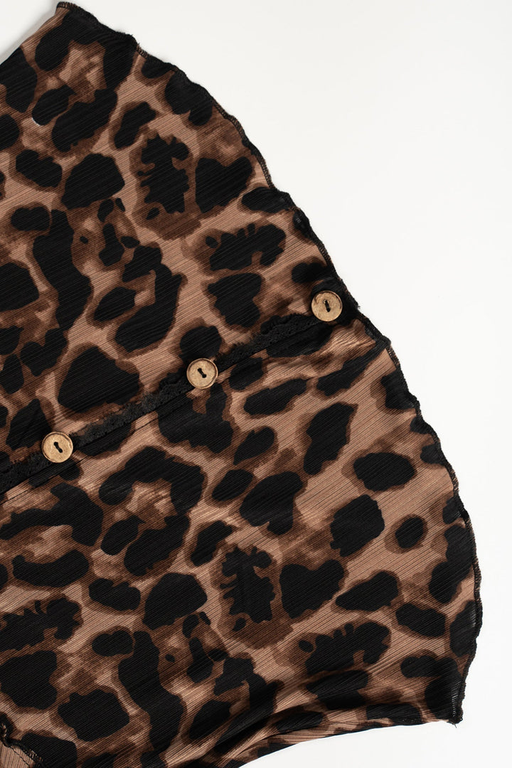 Luipaardprint damesblouse met V-hals, lange mouwen. Trendy en comfortabele vrouwenmode voor dagelijks gebruik.
