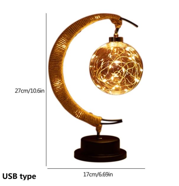 Elegante Luna sfeerlamp van zwart ijzer met warm LED-licht, een modern woonaccessoire dat warmte toevoegt aan elk interieur.