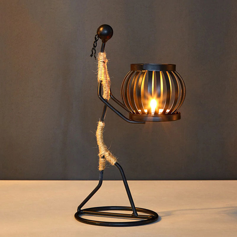 Exclusieve gietijzeren kaarsenhouder, unieke woondecoratie in industrieel design.