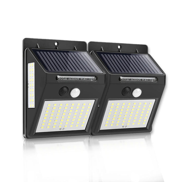Slanke draadloze solar LED buitenlamp met bewegingssensor, strak design voor moderne buitenruimtes.