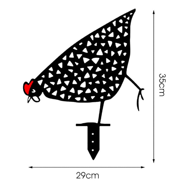 Metalen kip als tuindecoratie, een dierlijk tuinbeeld voor een sfeervolle landelijke tuin.