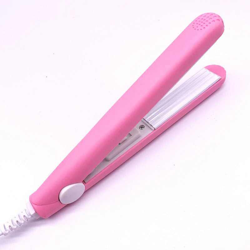 Verpakking van de mini haarstyler voor dames: snelle, veilige en perfect gestylde haarstyling op reis.
