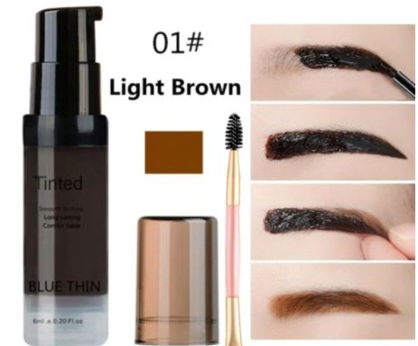 Natuurlijke look met wenkbrauw tint die zorgt voor vollere, prachtig gevormde wenkbrauwen. Essentiële cosmetica.