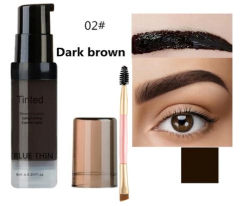 Close-up van perfect gevormde wenkbrauwen met langhoudende tint. Intensieve kleur voor een sprekende make-up look.