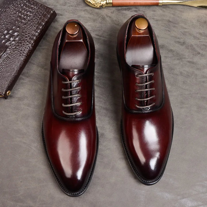 Stijlvolle zwarte Oxford veterschoenen voor heren, ideaal voor een formele of zakelijke outfit.