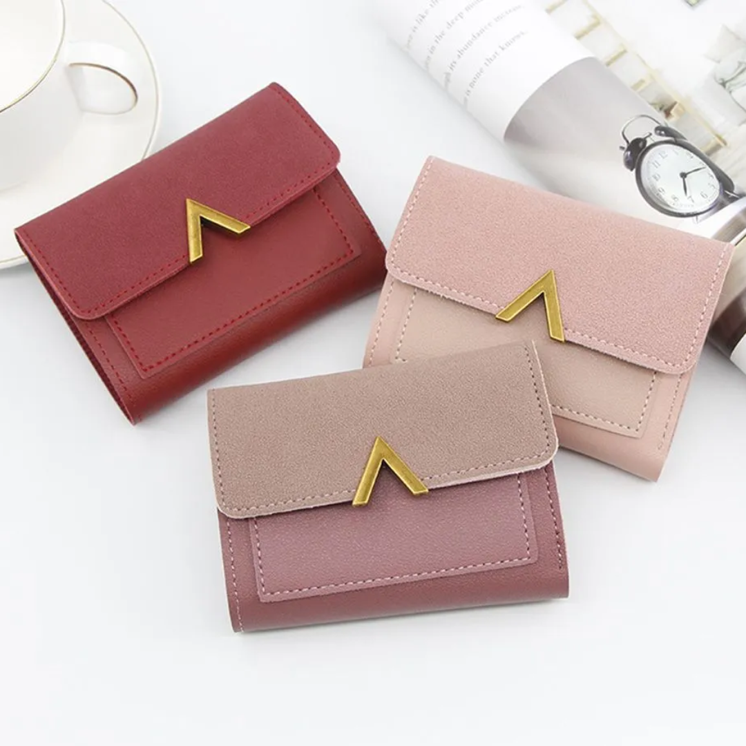 Trendy fluwelen mini portemonnee dames, compact en gemaakt van leer.