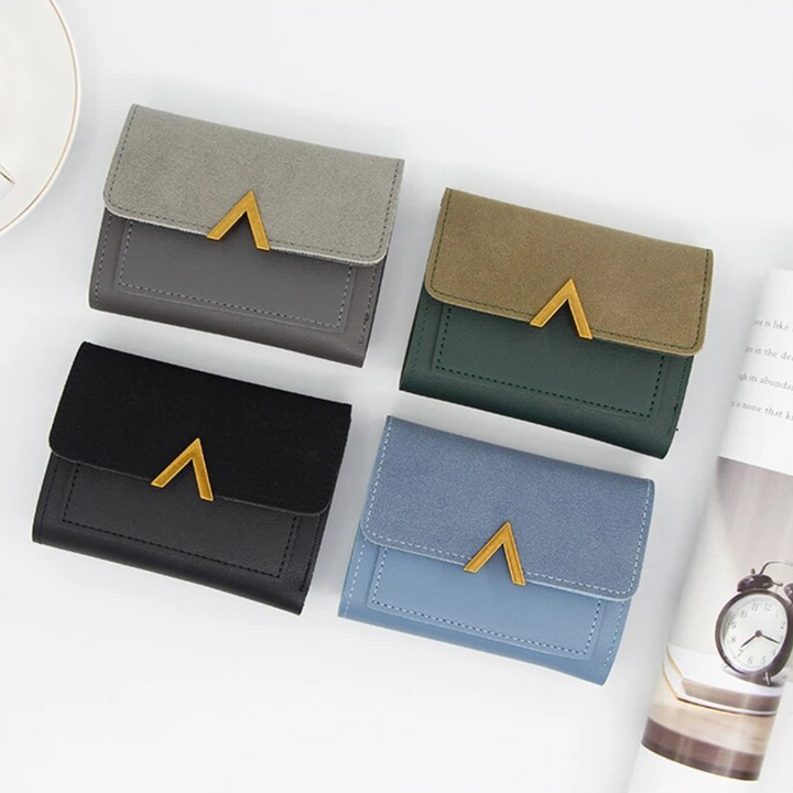 Stijlvolle dames portemonnee, fluweel en leer, compact design, pasjes.