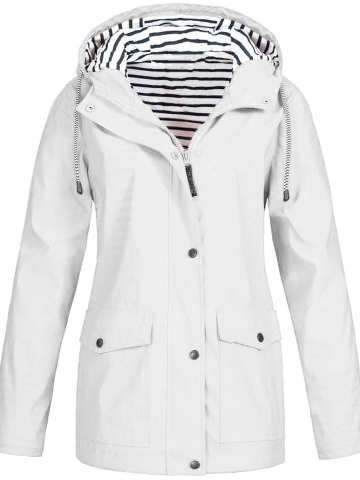 Trendy lange dames Sophie trenchcoat, stijlvol en functioneel, geschikt als seizoensjas.
