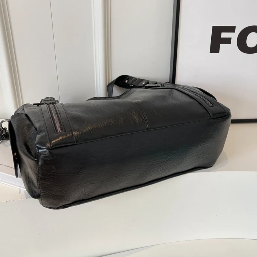 Dames tas Nikita, een praktische en georganiseerde schoudertas, perfect als crossbody.