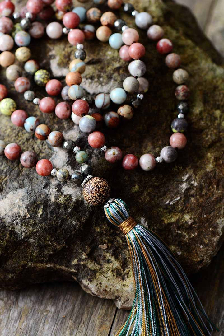 Mooie Seraphina mala, een handgemaakte edelsteenketting voor meditatie, hartkracht en spirituele balans.