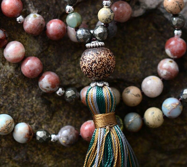 Unieke Seraphina edelsteen mala als sieraad. Perfect voor spiritualiteit, yoga en innerlijke kracht.