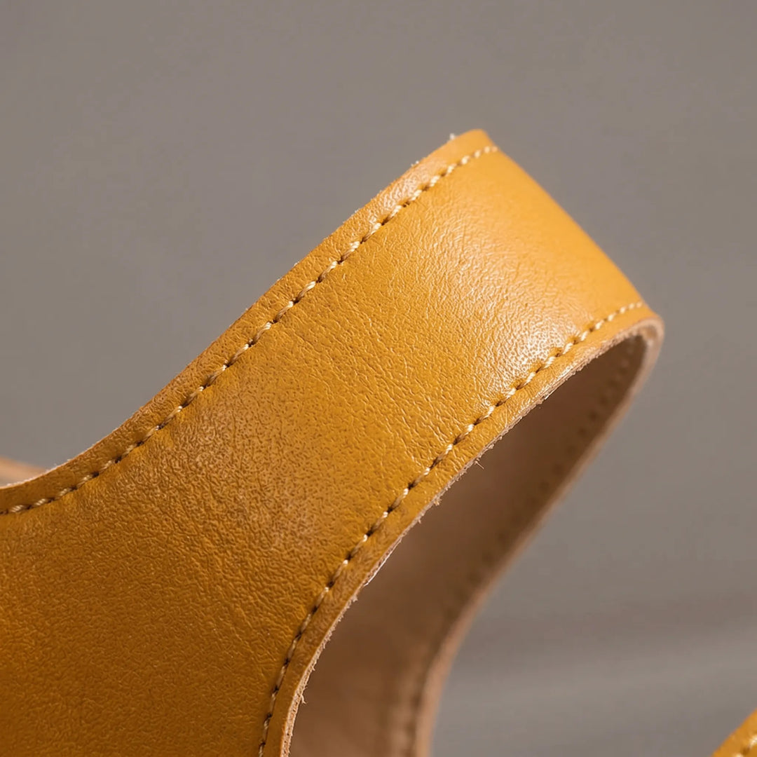 Casual vegan dames sleehaksandaal van PU met comfortabele verstelbare band, perfect voor de zomer.