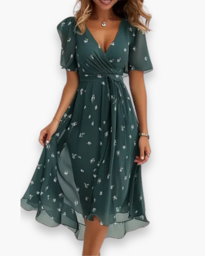 Elegante damesjurk met verfijnde bloemenprint, perfect voor zomerse dagen. Luchtig en comfortabel.